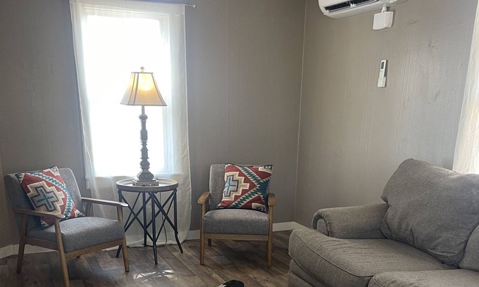 Fort Sumner Casa | Cozy 1/1 bungalow in quiet neighborhood.