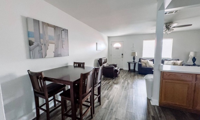 Biloxi Apartamento | Cozy 1 bed/1 bath Condo with pool-close to beach