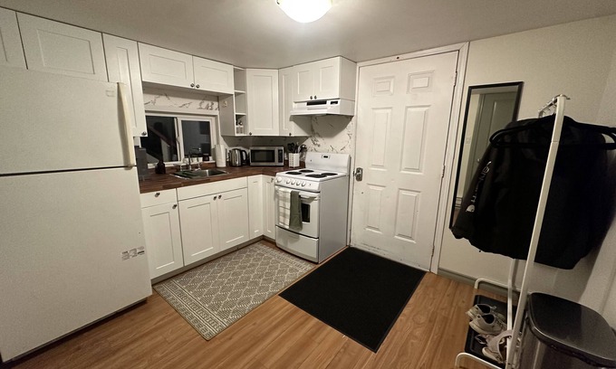 Hastings Casa | Cozy 1 bed/1 bath suite, 20min to downtown, near transit & grocery stores