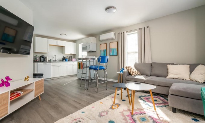 Columbia Apartamento | Cozy 1 bed APT near Five Points! Bring your pets!