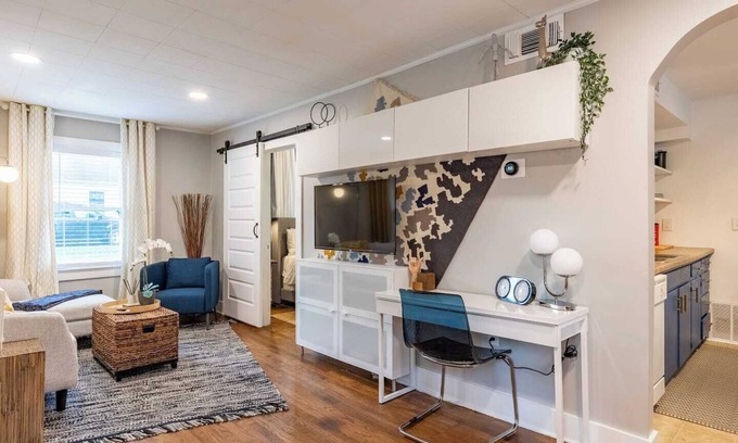 Rosedale Casa | Cozy 1-Bed with Gated Backyard, Near KU Med 22