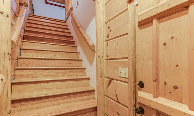 Palmer Cabina | Cozy 1-bedrm cabin loft w/ outdoor patio