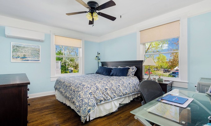 Westhampton Beach Apartamento | Cozy 1-bedroom,sleeps 4, Apt on Main St in Westhampton Beach with WiFi, AC, Kit