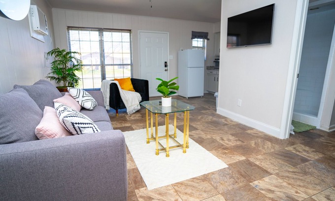 Irving Casa | Cozy 1 bedroom 1 bath, large backyard