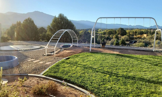 New Harmony Casa | Cozy 1 Bedroom, 1 sitting area. 1 full Bath Casita w/ beautiful mountain views.