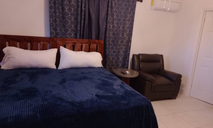 Marsh Harbour Apartamento | Cozy 1-bedroom apartment with WiFi, AC in charming Marsh Harbour