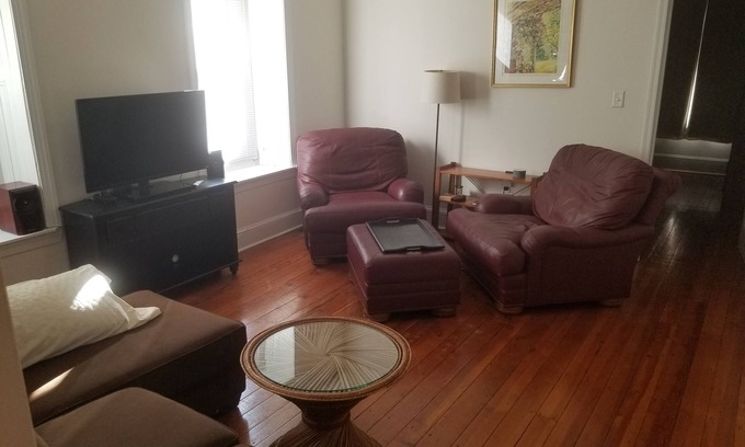 Manayunk Apartamento | Cozy 1-bedroom apartment in charming Manayunk with WiFi, AC 1 car parking