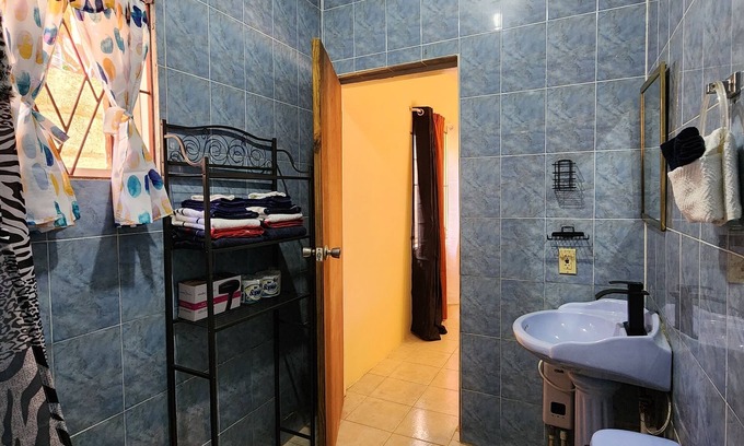Steer Town Apartamento | Cozy 1-bedroom apartment with AC and WiFi in charming Steer Town