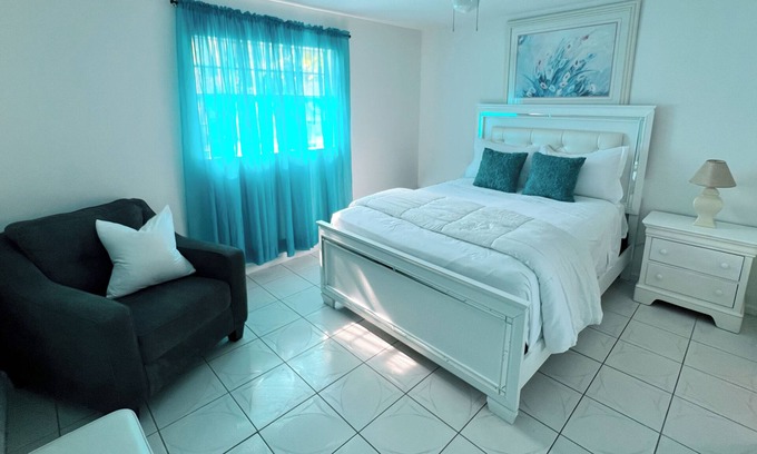 Lake Worth Corridor Apartamento | Cozy 1. bedroom apartment in nice Greenacres with AC