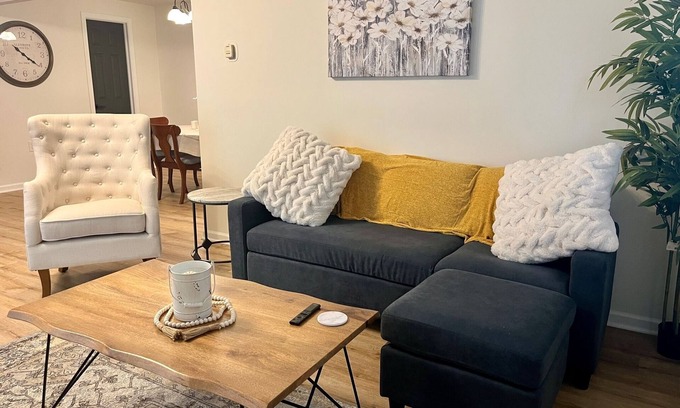 Royalton Apartamento | Cozy 1-bedroom apartment in pleasant Middletown with WiFi, AC