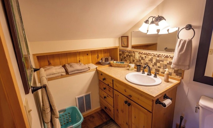 Powell Apartamento | Cozy 1-bedroom apartment north of Marquette, WiFi, AC & perfect for snowmobiling