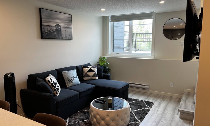 Keith Apartamento | Cozy 1 bedroom apartment in Rockland Park NW Calgary