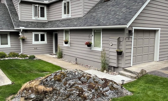Bigfork Apartamento | Cozy 1-bedroom apartment in tranquil Bigfork with WiFi