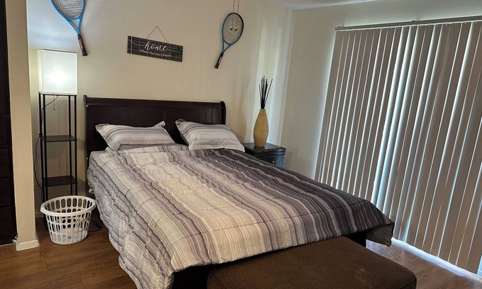 Woodlake - Briar Meadow Apartamento | Cozy 1-bedroom apartment in charming Houston with fitness room, WiFi