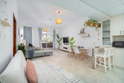 Motor City Apartamento | Cozy 1-Bedroom Apartment for 5 in Motor City!