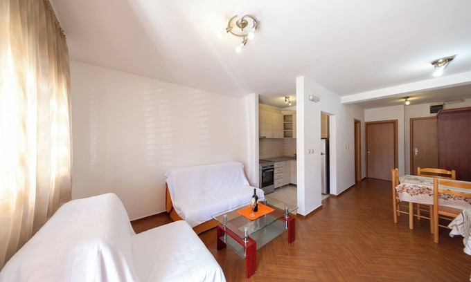 Centar Apartamento | Cozy 1-Bedroom Apartment, Walking Distance to the Beach No. 4