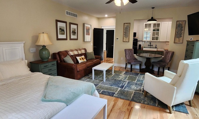 Newark Apartamento | Cozy 1-bedroom apartment with WiFi, AC in enjoyable Newark