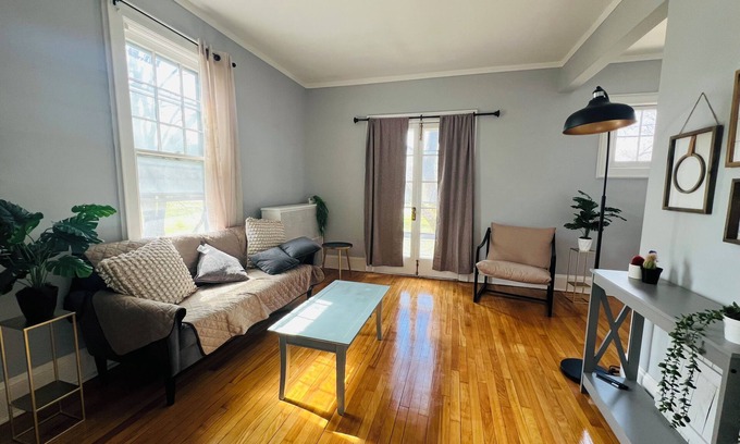 Utica Apartamento | Cozy 1-bedroom apartment in charming Utica located in the second floor.