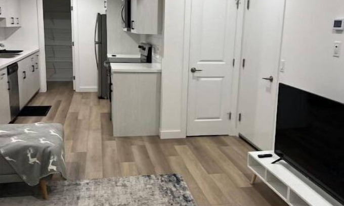 Calgary Apartamento | Cozy 1 Bedroom Basement Suite