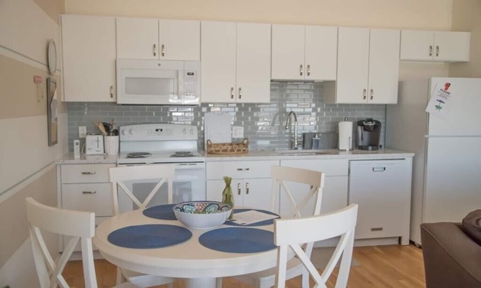 Watch Hill Historic District Condominio | Cozy 1-bedroom condo in Watch Hill
