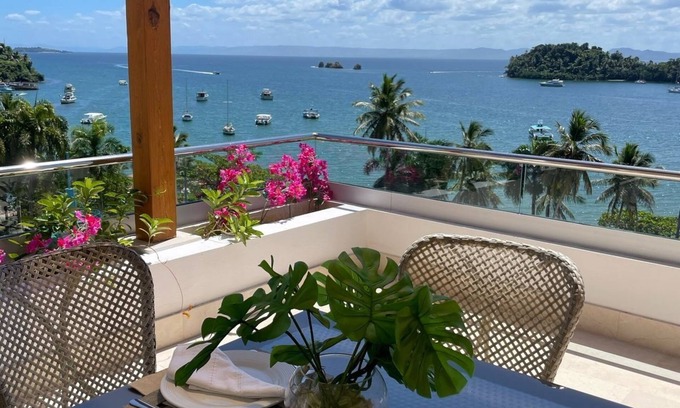 Barrio La Fortaleza Vieja Condominio | Cozy 1-bedroom condo in Samana w/ AC, WiFi, fitness room, pool and amazing view.