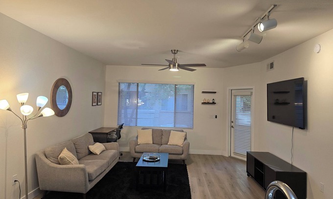 Paradise Valley Village Condominio | Cozy 1-bedroom condo in North Phoenix
