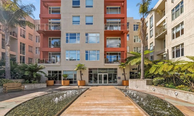 Emeryville Condominio | Cozy 1-bedroom condo in fantastic Emeryville with fitness room, WiFi