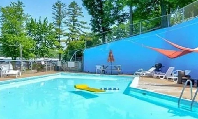 Lake Ozark Condominio | Cozy 1-bedroom condo with WiFi, AC in peaceful Lake Ozark. Prime location on 4MM