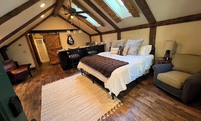 Crosslake Cabaña | Cozy 1-bedroom cottage on the lake + Dock in charming Crosslake