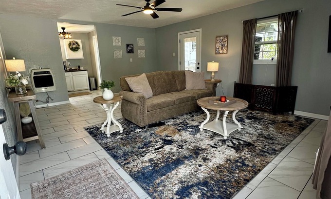 Ozark Cabaña | Cozy 1-Bedroom Cottage in Ozark
