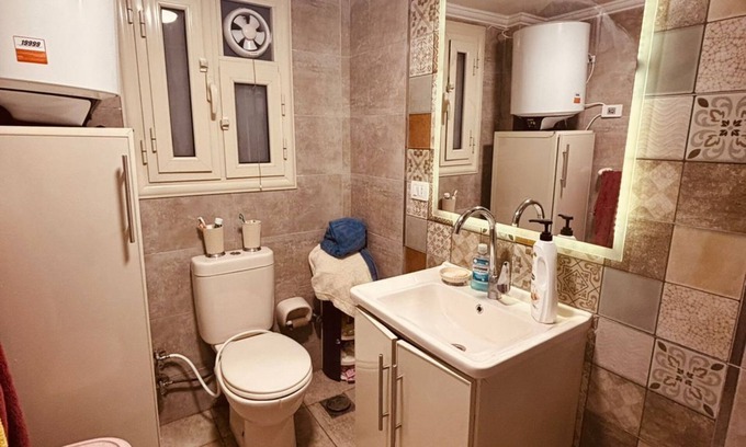 Bab Sharqi Condominio | Cozy 1-bedroom condo with WiFi, AC in terrific Alexandria