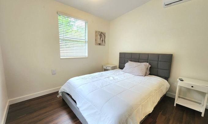 Clearwater Apartamento | Cozy 1 Bedroom, Full Bath, Private Entrance, Huge Yard, Laundry & Near Beaches!