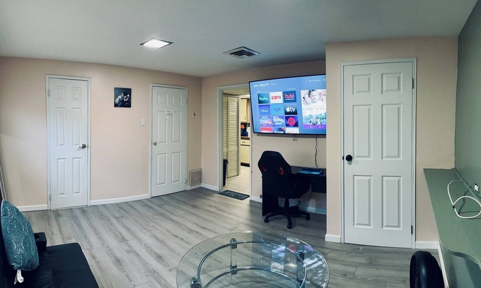 North Babylon Casa | Cozy 1-bedroom house in tranquil North Babylon with WiFi, AC