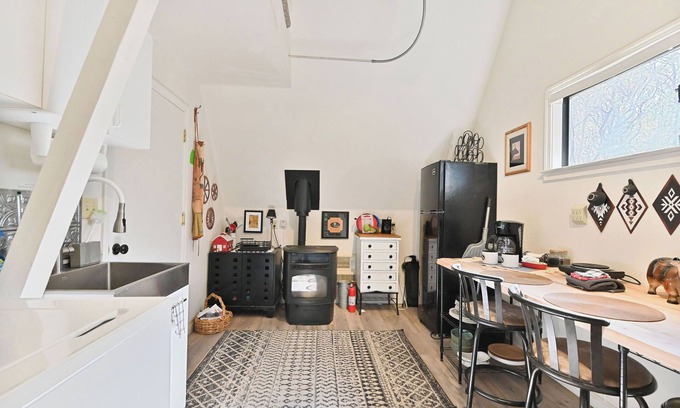 Hathaway Pines Apartamento | Cozy 1-bedroom Loft Apartment in Stanislaus National Forest by Historic Murphys