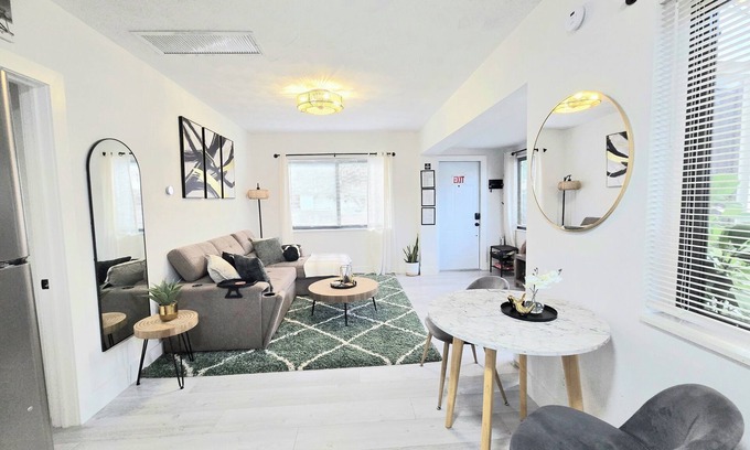 Little Ranches Casa | Cozy 1 Bedroom + Patio Near Beaches & HardRock Cafe!