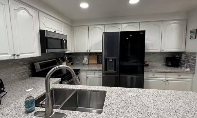 University City Condominio | Cozy 1-bedroom pet friendly resort style living in San Diego UTC/lajollla