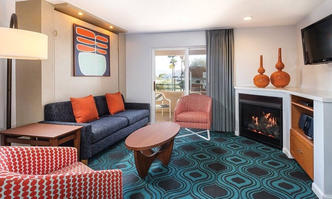 Old Las Palmas Complejo | Cozy 1-bedroom resort with AC, fitness room & pool in beautiful Palm Springs