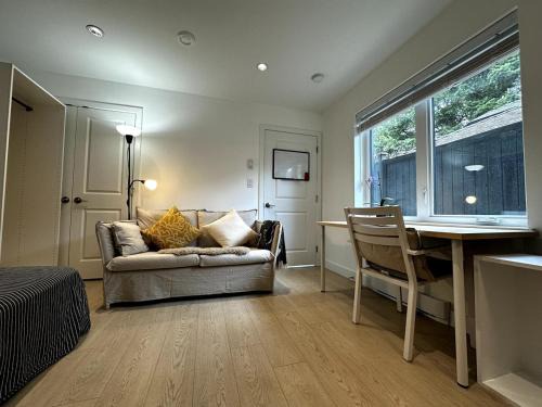 West Point Grey Casa | Cozy 1-Bedroom Retreat, Prime Location on W 14th!