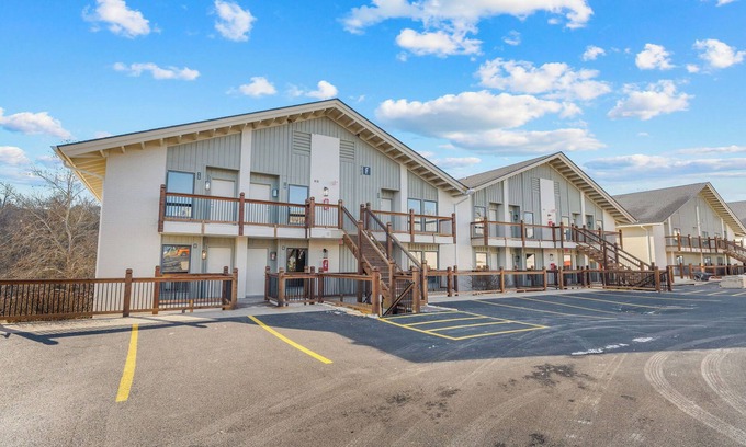 Downtown Branson Cabaña | Cozy 1 Bedroom Retreat on Lake Taneycomo