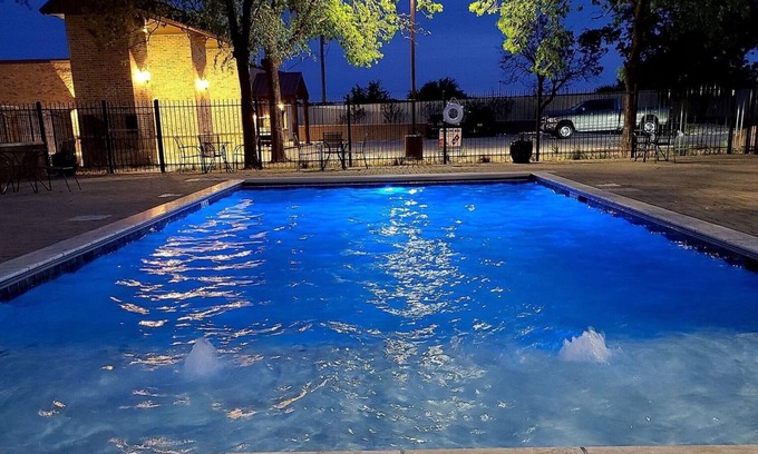 Lubbock Casa | Cozy 1-Bedroom RV Retreat with Pool Access