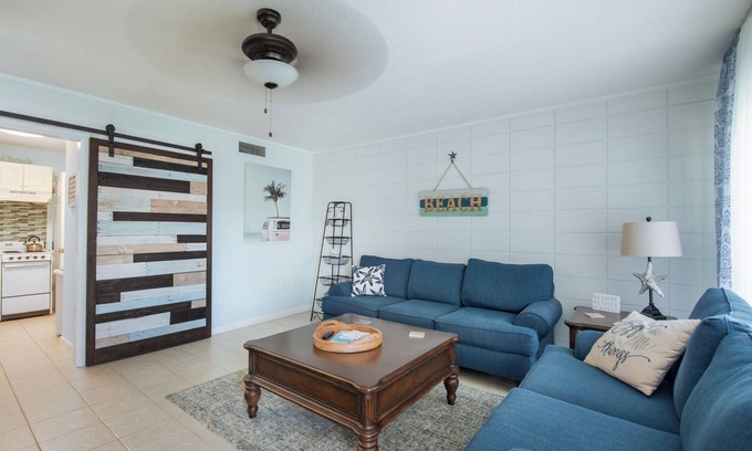 New Smyrna Beach Condominio | Cozy 1-bedroom condo in beautiful New Smyrna Beach.
