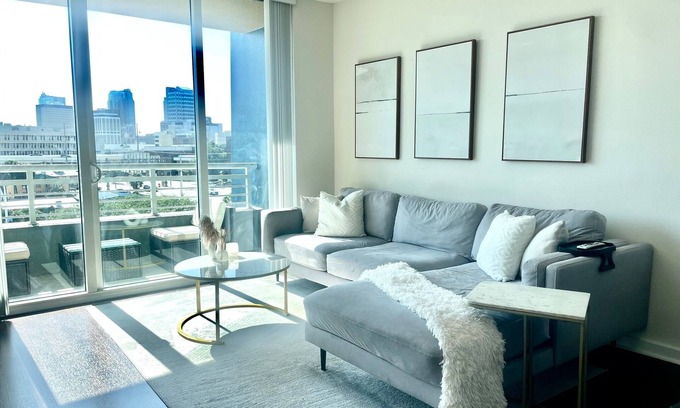 Channel District Apartamento | Cozy 1-bedroom with office and daybed, in lovely Chanelside District Tampa