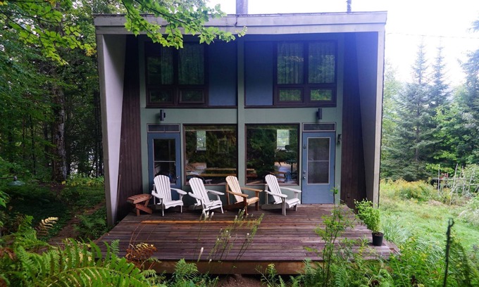 Ivry-sur-le-Lac Cabaña | Cozy 1960s Lakehouse