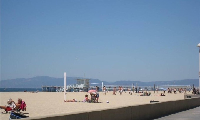 Hermosa Beach Cabaña | Acogedor 1915 Beach Cottage