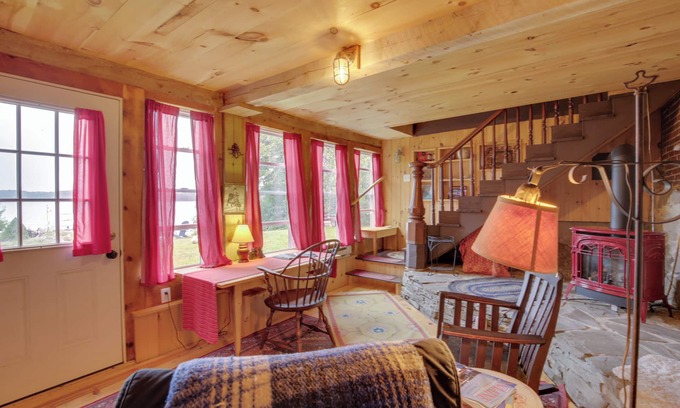 Bath Apartamento | Cozy 1930’s-style Waterfront Maine Cabin w/ Dock!