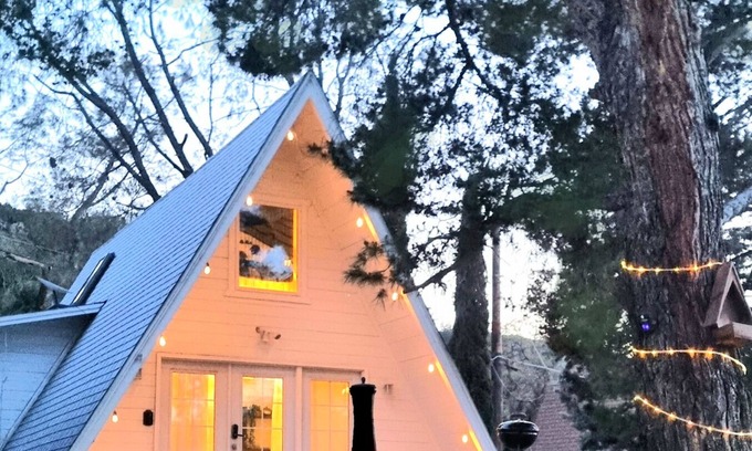 Bodfish Cabina | Cozy 1960s A- Frame with Mountain Views