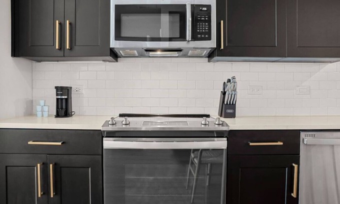 Tullamarine Apartamento | Cozy 1BD – Walk to Whole Foods Midtown