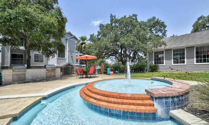 North San Antonio - SAT Apartamento | Cozy 1BR/1BTH Charming Urban Retreat W/Pool