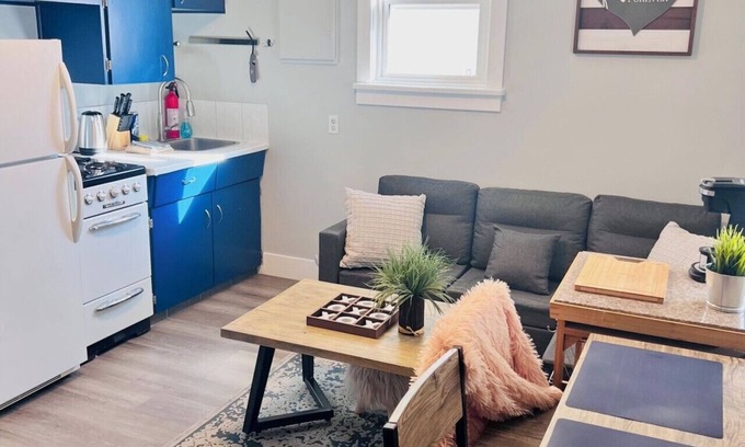 Bankview Apartamento | "COZY" 1BR and 1 BATH Suite in Bankview