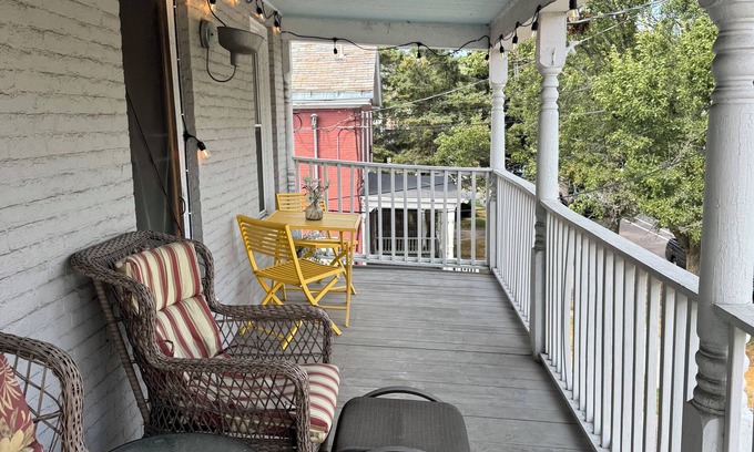 Old North End Apartamento | Cozy 1BR Apartment w/Balcony, 5 Min Walk to Church St & Lake Champlain